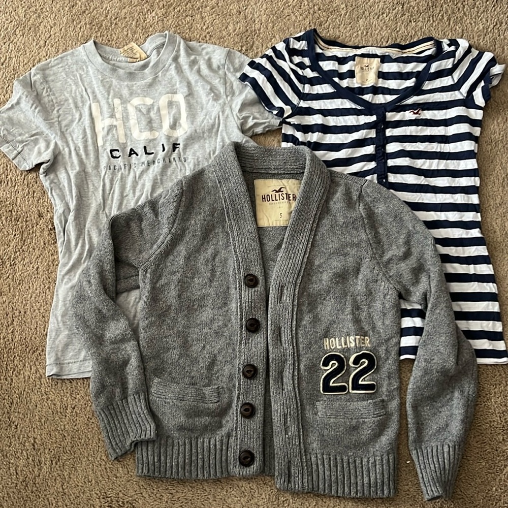 Hollister Bundle Grey blue tshirt grey sweater Small fit